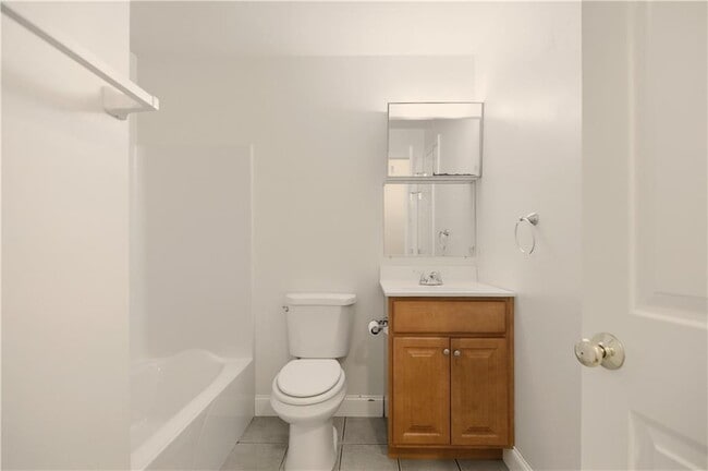 Building Photo - 37 Thayer St