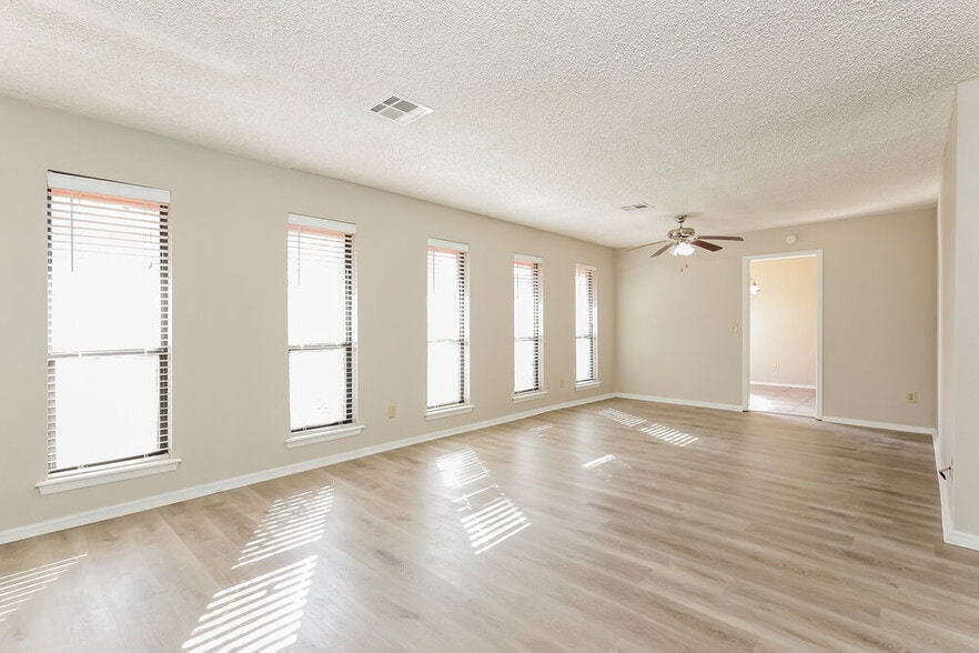 Building Photo - 8220 NW 112th Terrace