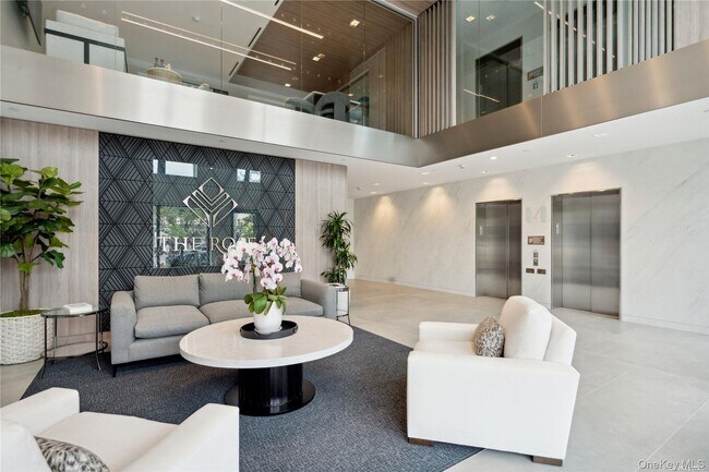 Building Photo - 218 Middle Neck Rd