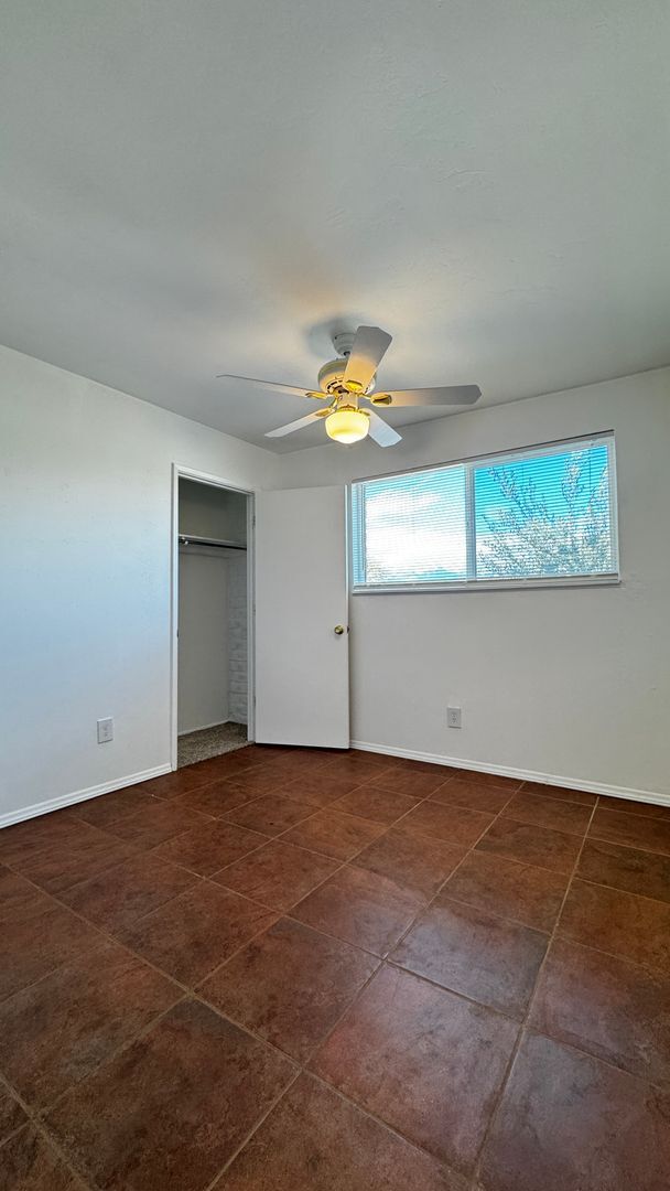 Building Photo - Eastside (Broadway/Harrison) 3 bedroom, 2 bath home, 2 car garage with workshop/storage, a/c and ...
