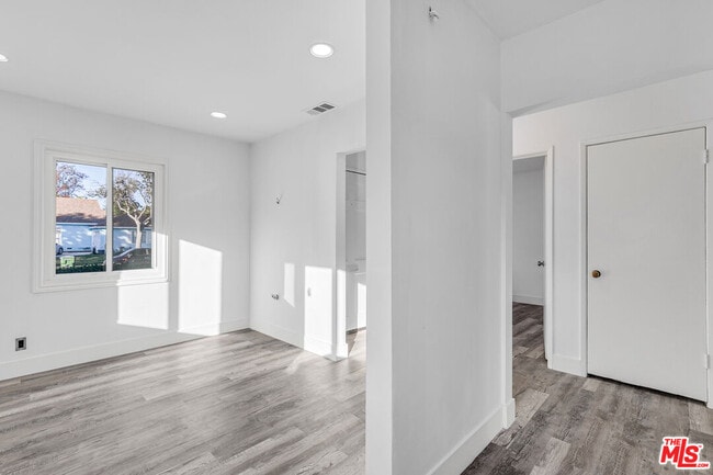 Building Photo - 13536 Hamlin St