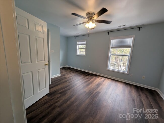 Building Photo - 1505 Flintwood Dr