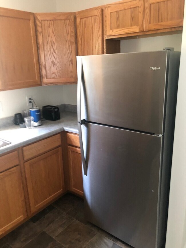 Building Photo - 2 bedroom, 1 bath House: Available August 2025!