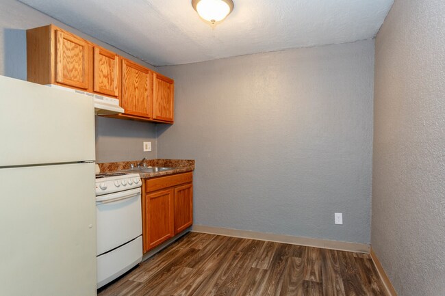 Building Photo - 5400-5600 E 84th Ter- Emerald