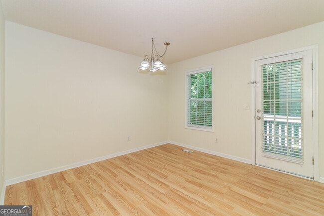 Building Photo - 757 Newport Dr