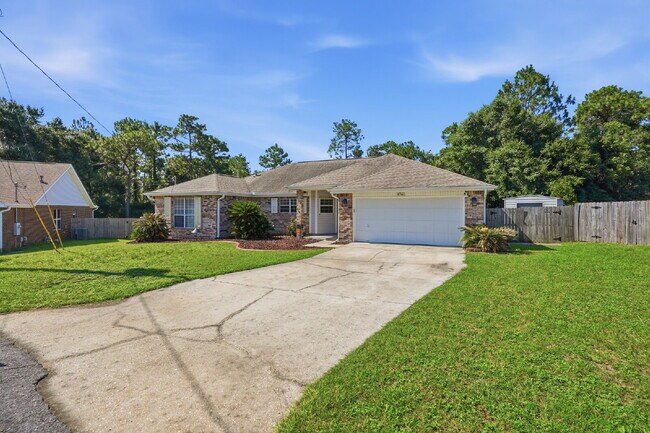 Building Photo - "Charming Pet Friendly 4-Bed Oasis in South Crestview with $500.00 Off First Full Months Rent!"