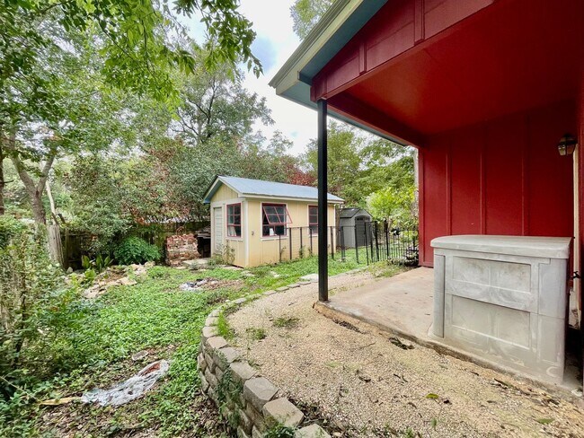 Building Photo - Urban Oasis in San Marcos' Historical District!
