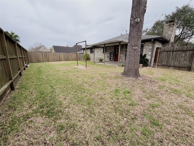 Building Photo - 2712 Monroe Ave