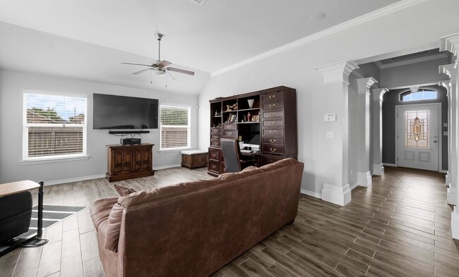Building Photo - 3042 Besterio Dr