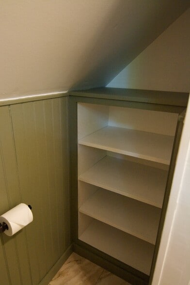 Building Photo - 327 Valley Brook Rd