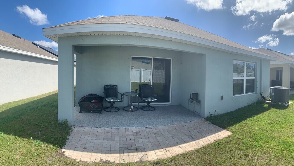 Building Photo - 450 Sunlit Coral St