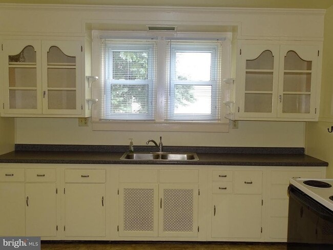 Building Photo - 7512 Friendship Village Rd