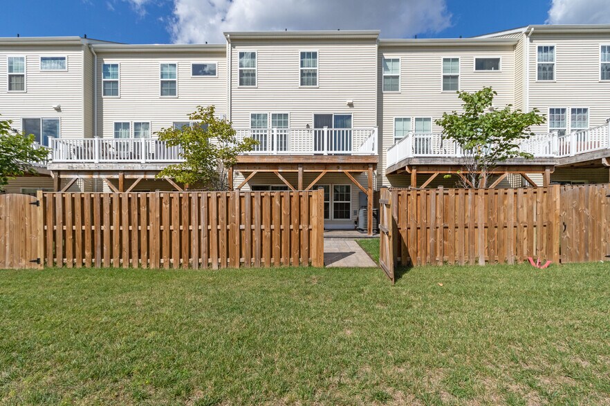 Fence and gate - 9093 Connor House Rd