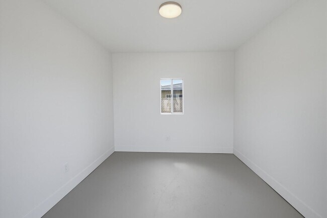 Building Photo - 2710 Chaffee St