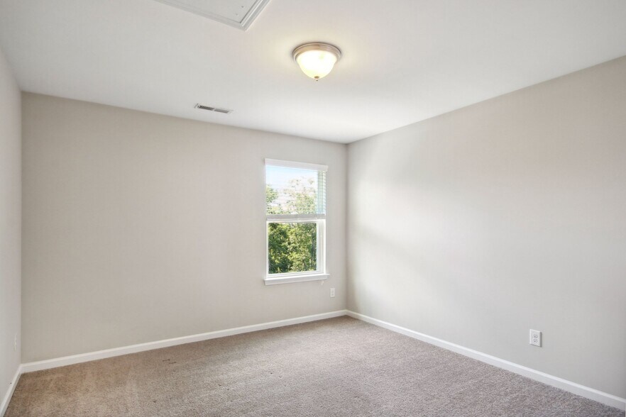 Building Photo - 2169 Grist Mill Dr SW