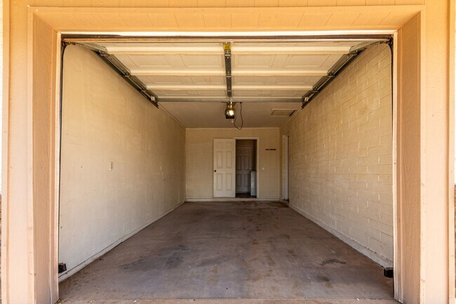 Building Photo - 3-Bedroom, 2-Bath Home with Spacious Backy...