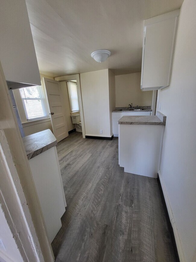 Building Photo - 1133 Day St