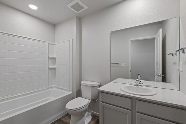 Building Photo - Students Welcome! Two Story 3 Bed 2.5 Bath Town Home North Fort Collins