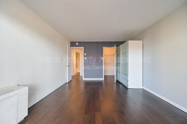 Building Photo - 888 Logan St