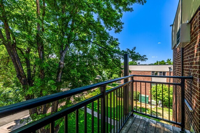 Building Photo - Freshly updated Two bed one bath for rent  New attractive price