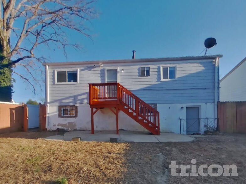 Building Photo - 3109 Lakehurst Ave