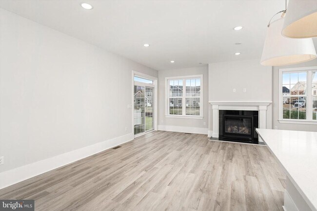 Building Photo - 4403 Thompson Dr