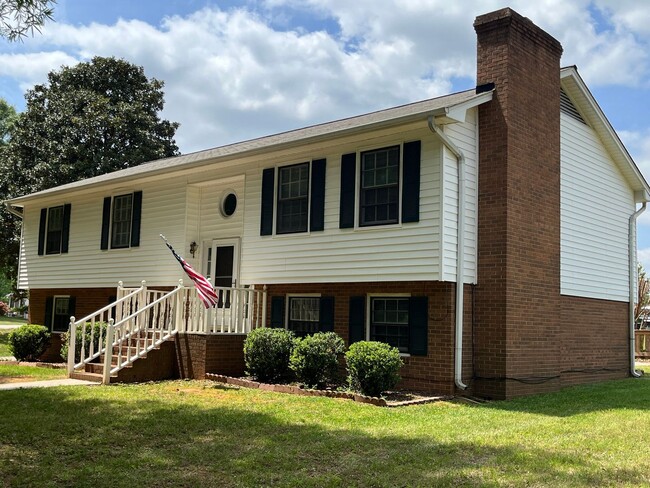 Building Photo - Incredible Location in N Davidson Co with ...