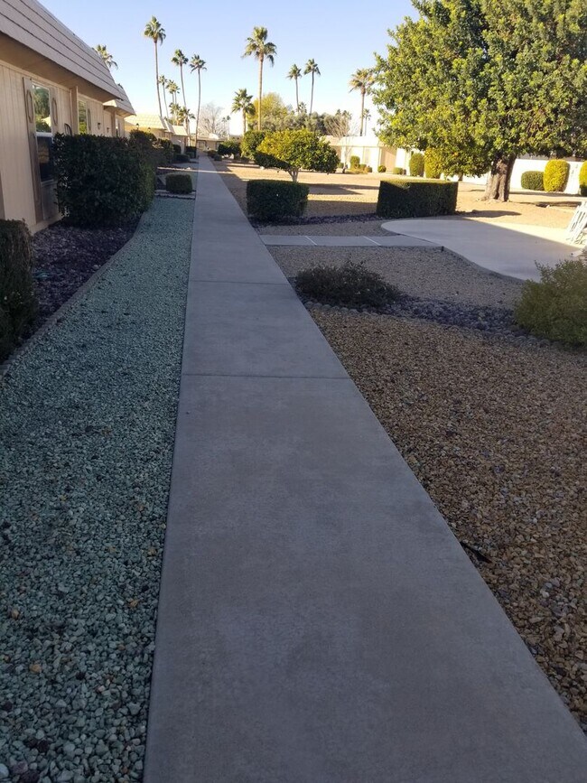 Building Photo - Spacious 2 bedroom 2 bath Condo