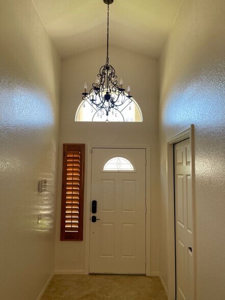 Building Photo - 53865 Avenida Mendoza