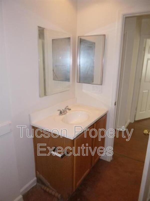 Building Photo - 1412 E 25th St