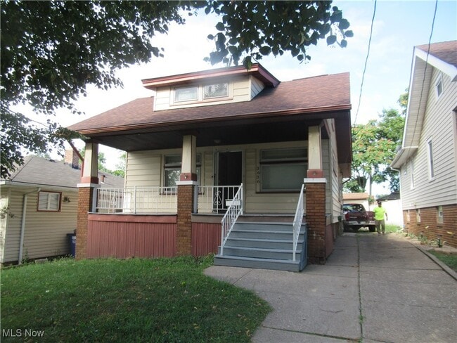 Primary Photo - 3636 W 122nd St