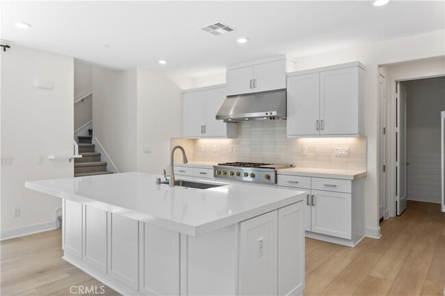 Building Photo - 156 Chorus