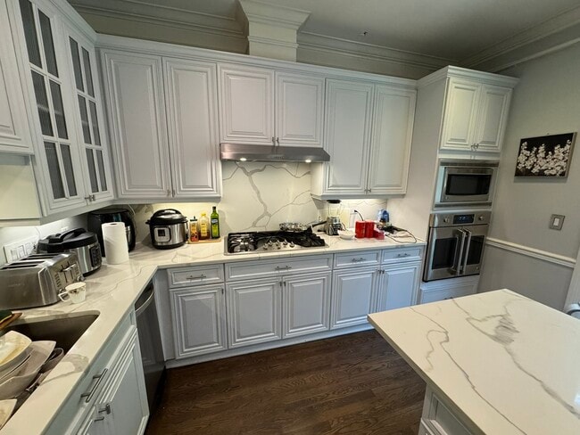 Building Photo - 1413 S Prairie Ave