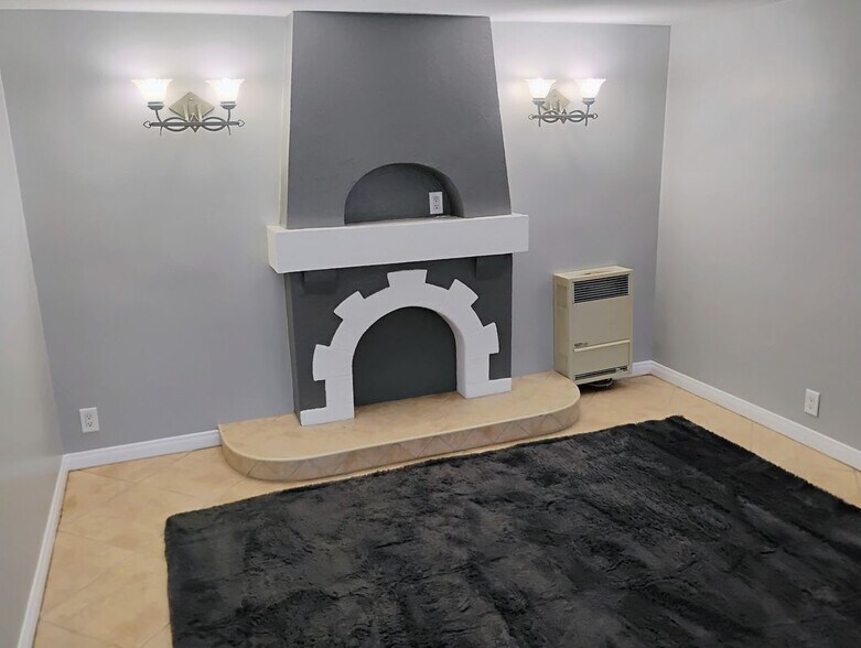 Building Photo - 664 W 3rd St