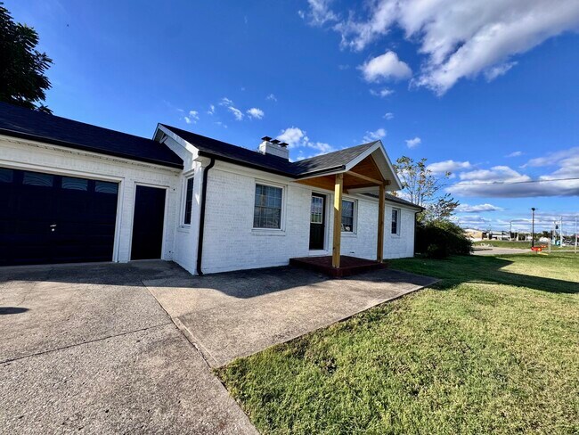 Primary Photo - 1415 N Main St