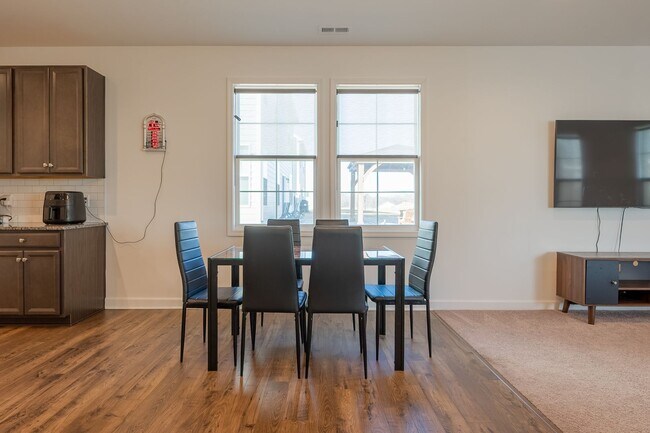 Building Photo - Modern Home with Open Floor Plan in Blacksburg