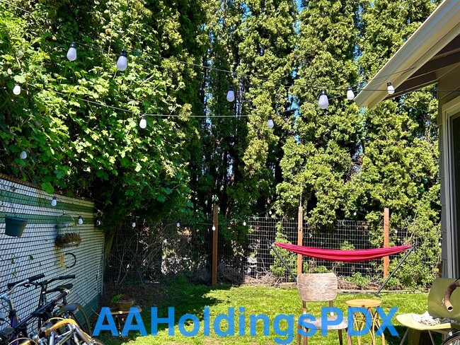 Building Photo - 2312 NE Lombard St