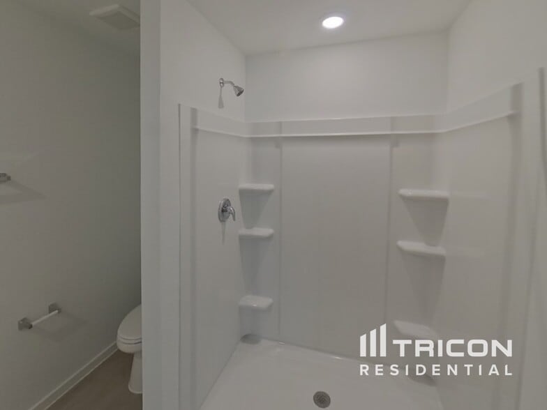 Building Photo - 807 Ponderosa Ln