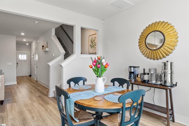 Building Photo - 127 Shallons Dr