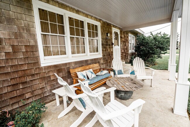 Building Photo - 343 Oleander St