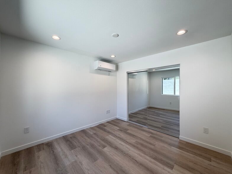 Downstair bed 1.2 - 14818 Astoria St