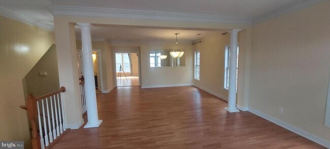 Building Photo - 575 Odendhal Ave