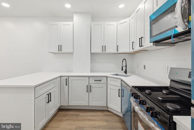 Building Photo - 4928 Walton Ave