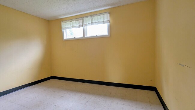 Building Photo - 917 S Summit St