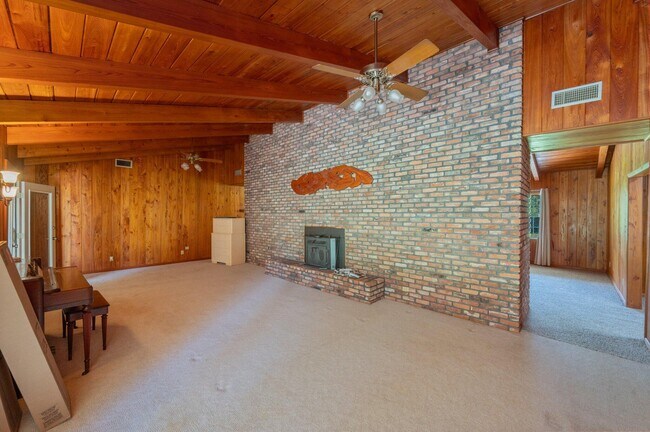 Building Photo - 803 Ingle Rd