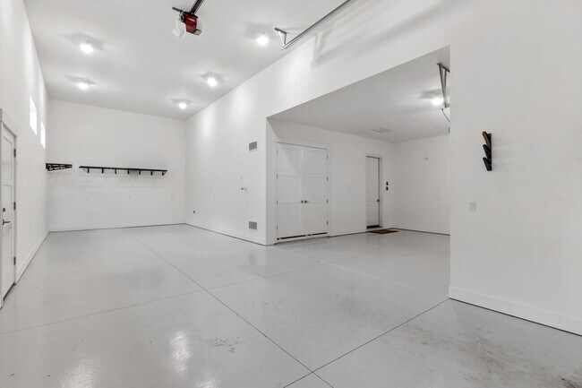 Building Photo - 9042 S La Pampa Way