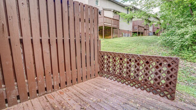 Building Photo - 2 Bdrm / 1.5 Bath Townhouse in Johnson City - Near ETSU, JCMC & VA