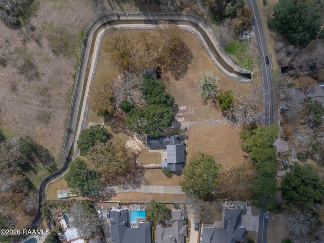 Building Photo - 1401 E Bayou Pkwy