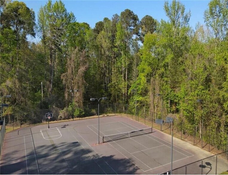 Building Photo - 612 Spanish Oak Dr