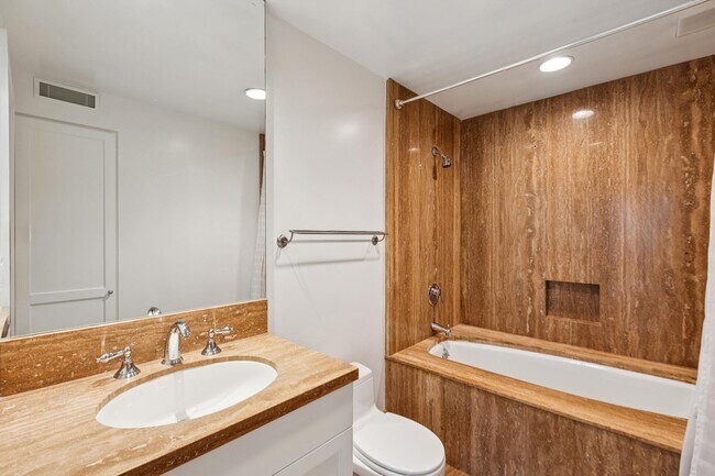 Building Photo - 1150 Sacramento St